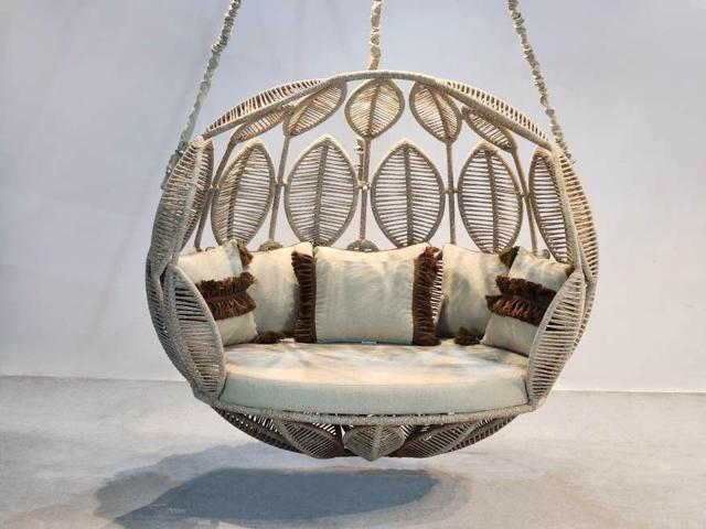 Martina Hanging Nest Swing