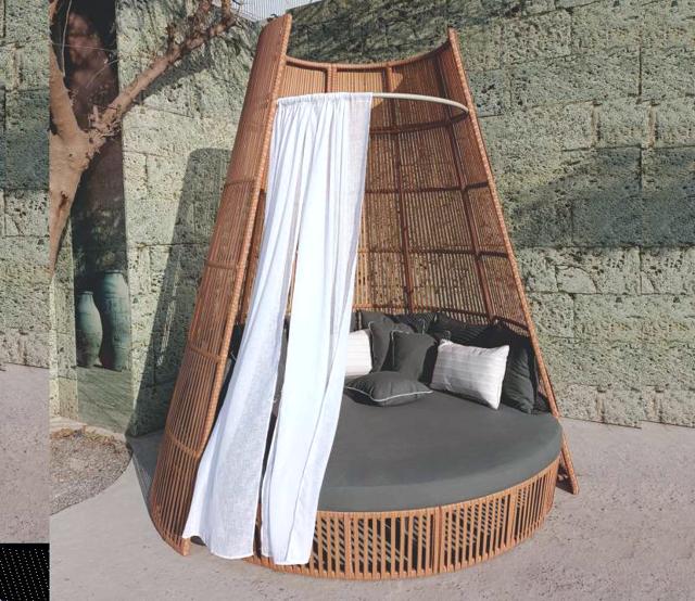 Nicole Canopy Daybed